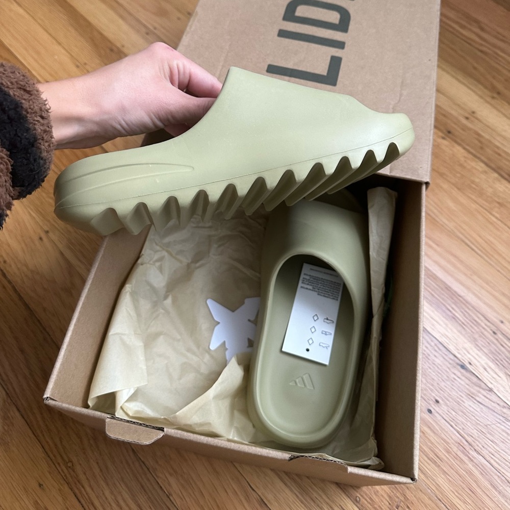 Brand new Yeezy slide resin - Picture 2 of 7